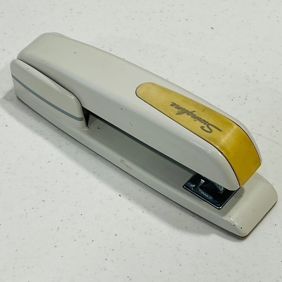 Vintage SWINGLINE 747 DESKTOP STAPLER Creamy Gray - Picture 1 of 7